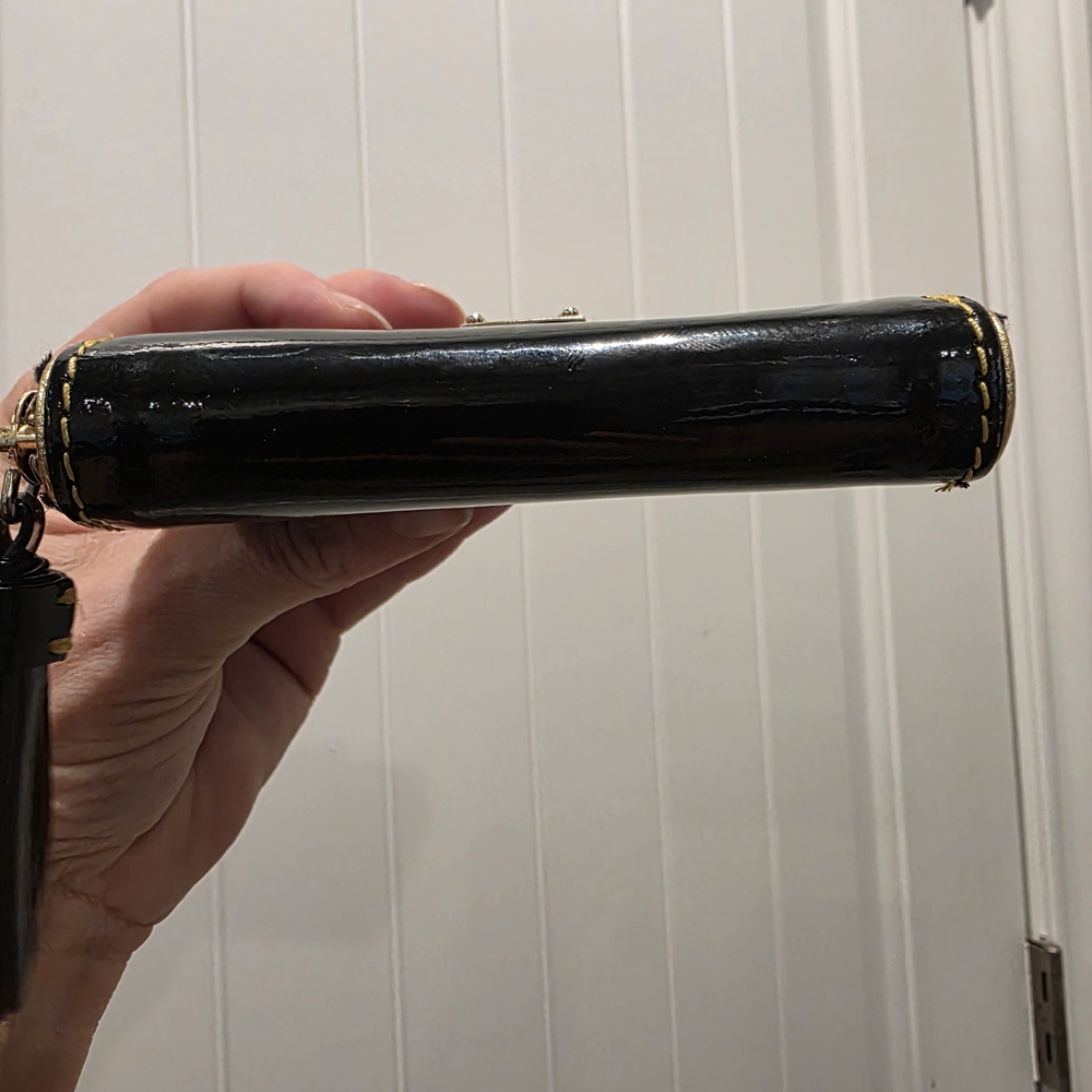 Dooney & Bourke Black Patent Leather Wallet In Excellent Condition - Picture 3 of 6